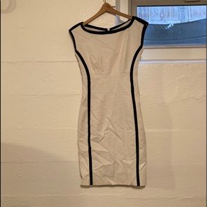 CREME COLORERD KAREN MILLEN KNEE LENTH DRESS